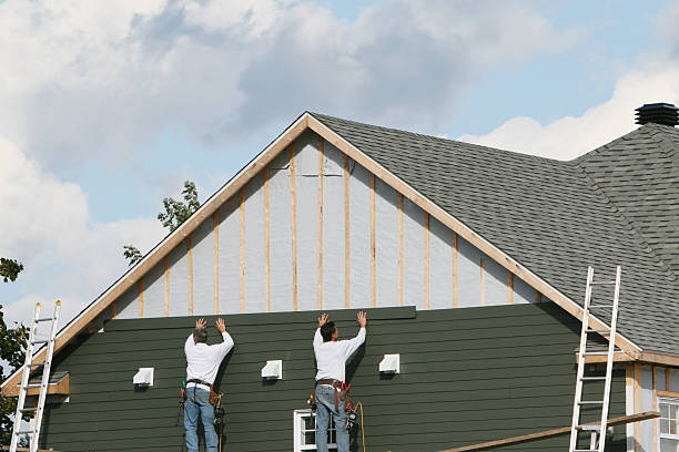 Professional Vinyl Siding technician working in Chestnut Hill, MA